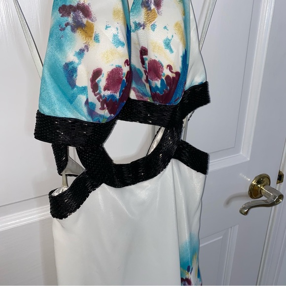 Sexy White & Blue Floral Pattern Open Back Evening Gown - Picture 5 of 8